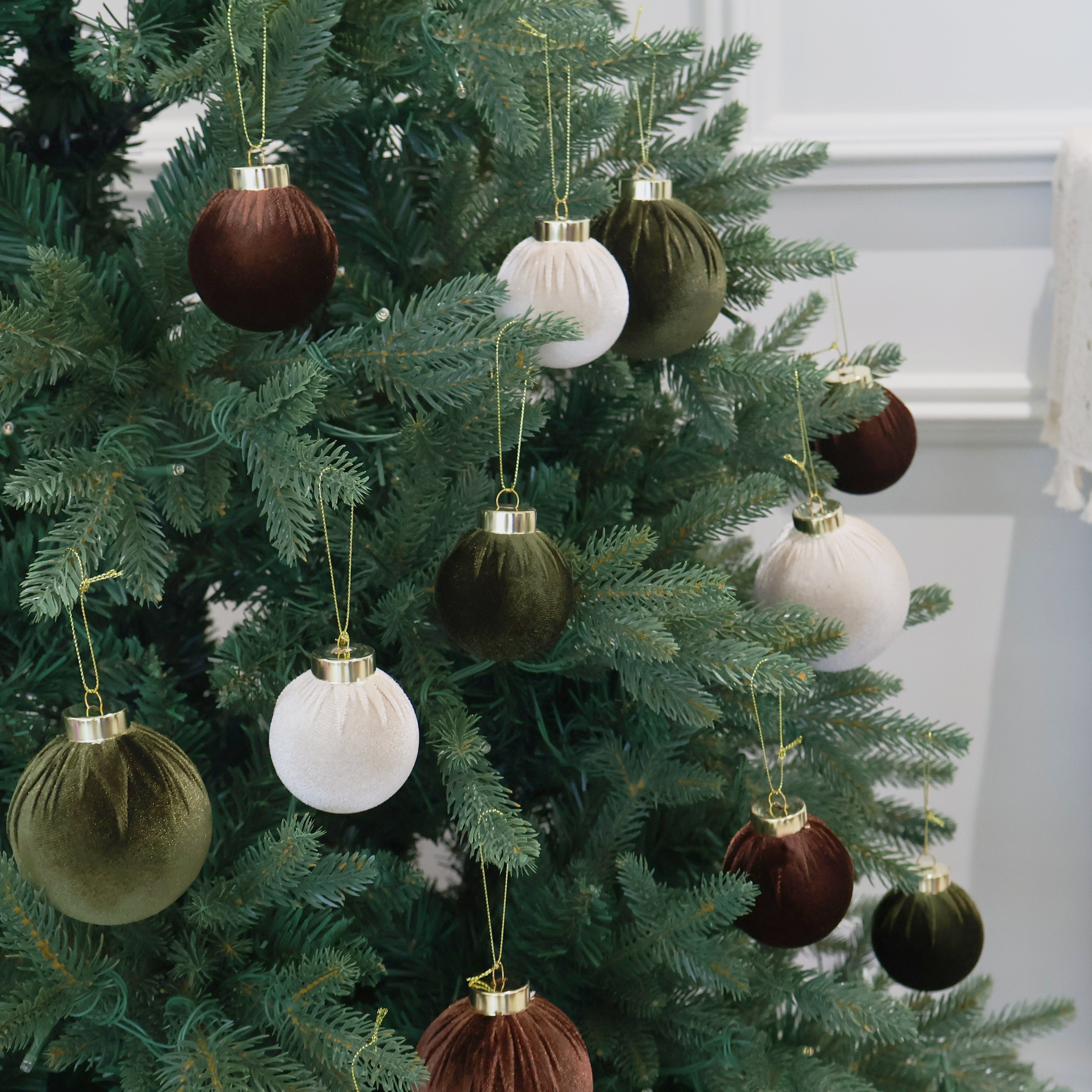 Velvet Ornaments for Christmas Tree, Multicolor Flocked Christmas Ornaments Decorations Balls Set Decor